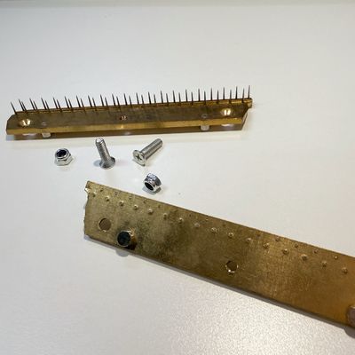Stenter Machine Parts Pin Plate 40pins Copper Plate Carbon Steel Needle 96mm Center Distance Without Nickel Plating